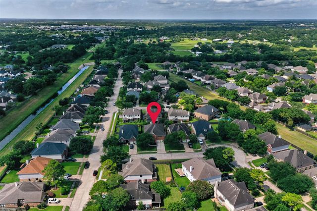 1304 Pine Stream Drive S, Pearland, TX 77581