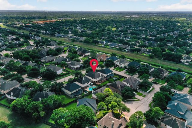 1304 Pine Stream Drive S, Pearland, TX 77581