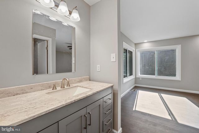 37 LAKESIDE DR, Greenbelt, MD 20770