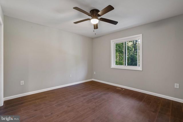 37 LAKESIDE DR, Greenbelt, MD 20770