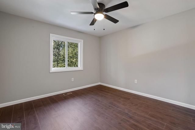 37 LAKESIDE DR, Greenbelt, MD 20770