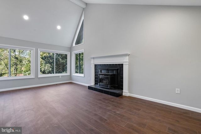 37 LAKESIDE DR, Greenbelt, MD 20770