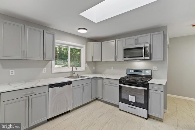 37 LAKESIDE DR, Greenbelt, MD 20770