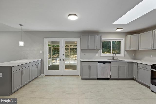 37 LAKESIDE DR, Greenbelt, MD 20770