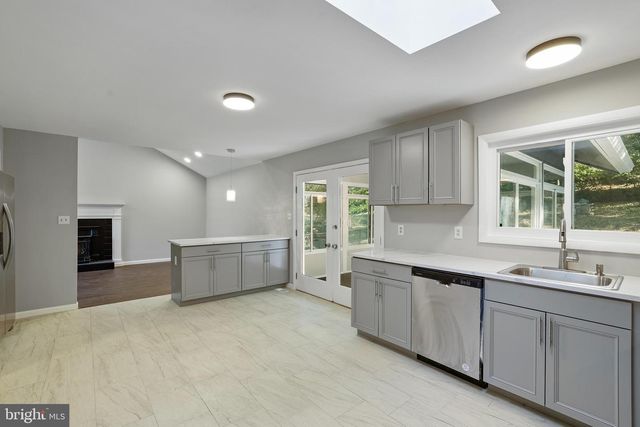 37 LAKESIDE DR, Greenbelt, MD 20770