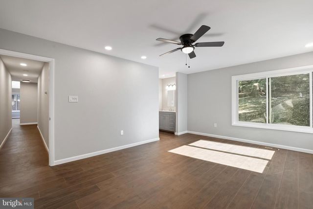 37 LAKESIDE DR, Greenbelt, MD 20770