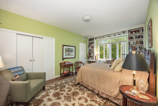 2374 Madison Road, Cincinnati, OH 45208