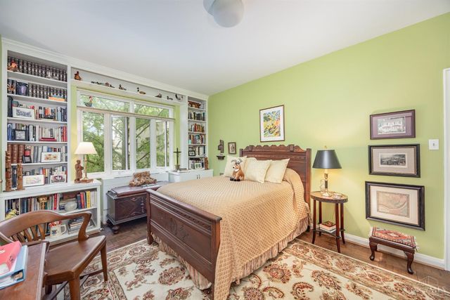 2374 Madison Road, Cincinnati, OH 45208