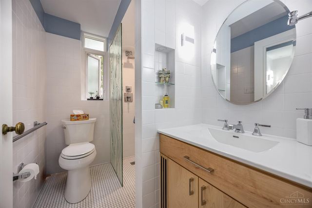 2374 Madison Road, Cincinnati, OH 45208