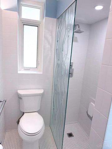 2374 Madison Road, Cincinnati, OH 45208