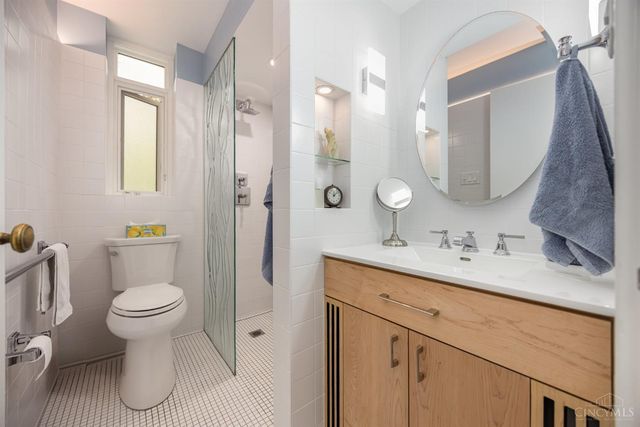 2374 Madison Road, Cincinnati, OH 45208