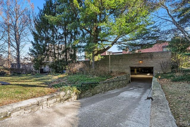 2374 Madison Road, Cincinnati, OH 45208