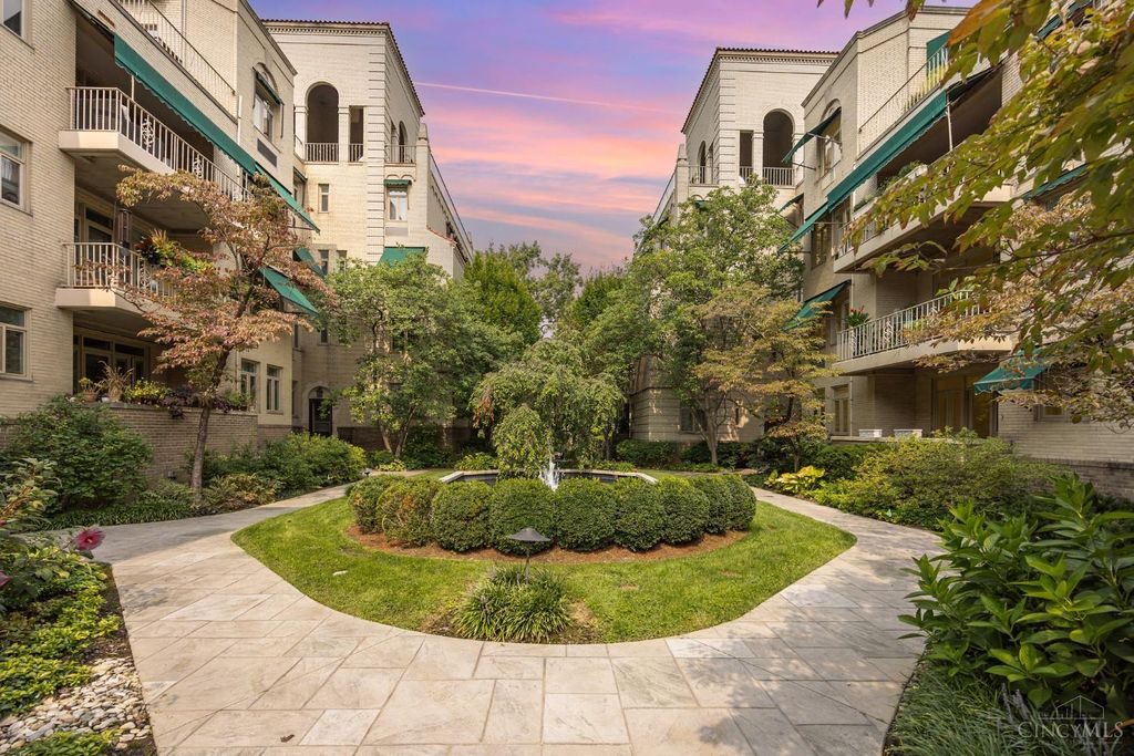 2374 Madison Road, Cincinnati, OH 45208