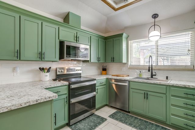 3425 Dorchester Drive, Bedford, TX 76021
