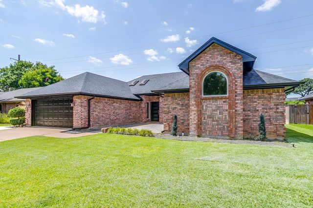 3425 Dorchester Drive, Bedford, TX 76021