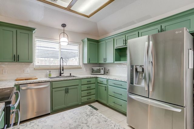 3425 Dorchester Drive, Bedford, TX 76021