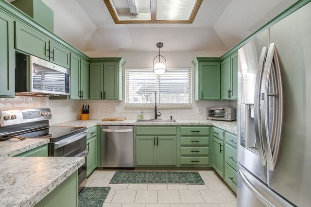 3425 Dorchester Drive, Bedford, TX 76021