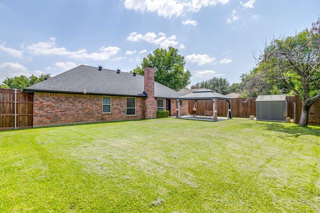 3425 Dorchester Drive, Bedford, TX 76021