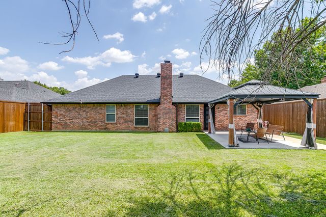 3425 Dorchester Drive, Bedford, TX 76021