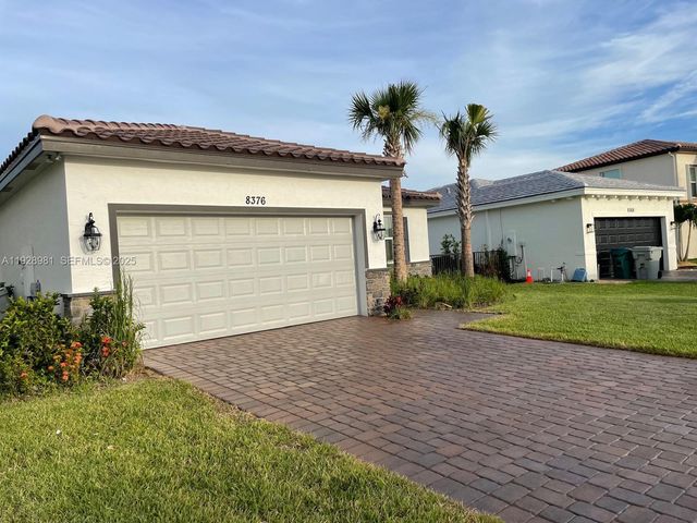 8376 NW Greenbank Cir, Port St. Lucie, FL 34987