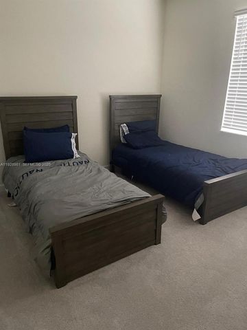 8376 NW Greenbank Cir, Port St. Lucie, FL 34987