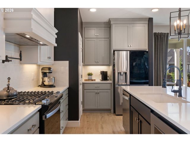 8008 Ne 172ND Ave, Vancouver, WA 98682