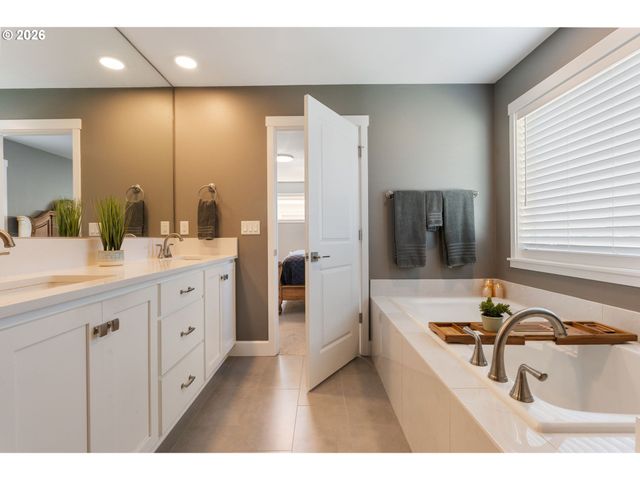 8008 Ne 172ND Ave, Vancouver, WA 98682
