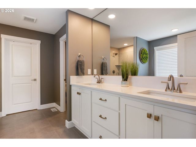 8008 Ne 172ND Ave, Vancouver, WA 98682