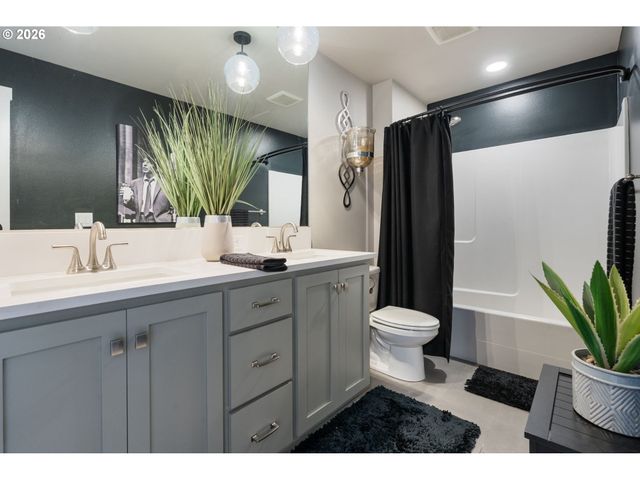 8008 Ne 172ND Ave, Vancouver, WA 98682