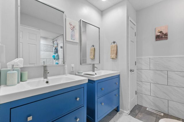 6328 Barrie Road 1A, Edina, MN 55435