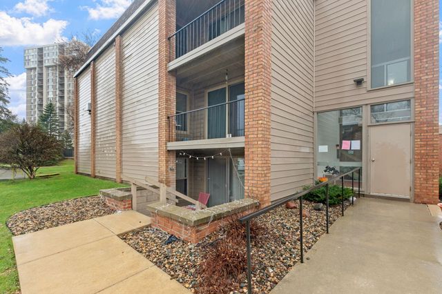 6328 Barrie Road 1A, Edina, MN 55435