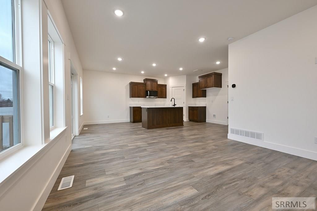 Image 5 of property listing at 4607 Kapono Court, Ammon, ID 83406