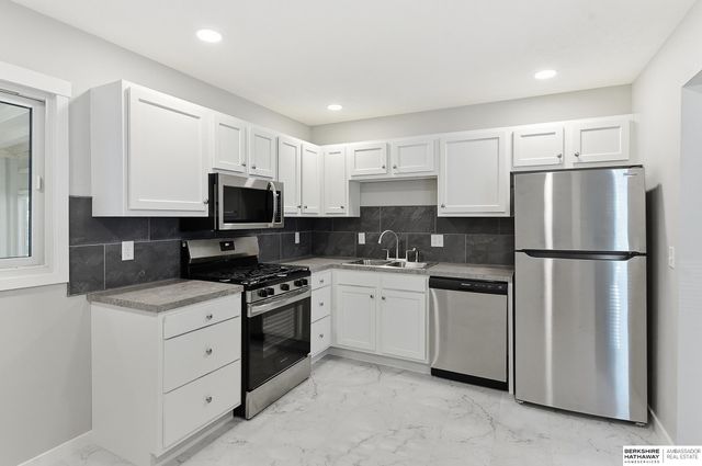 1204 W 15th Avenue, Bellevue, NE 68005