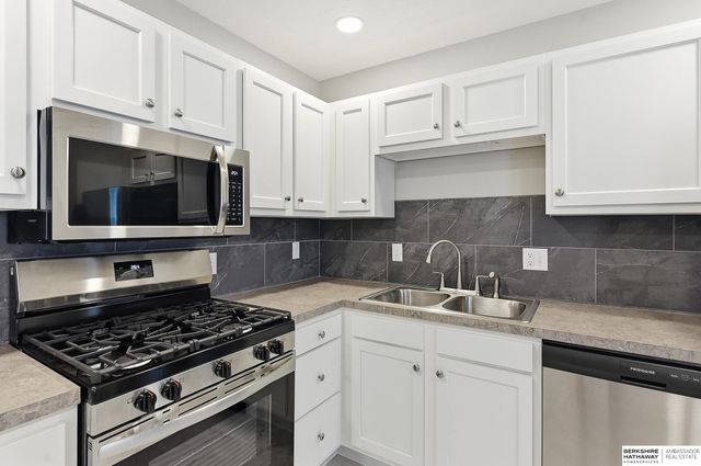 1204 W 15th Avenue, Bellevue, NE 68005