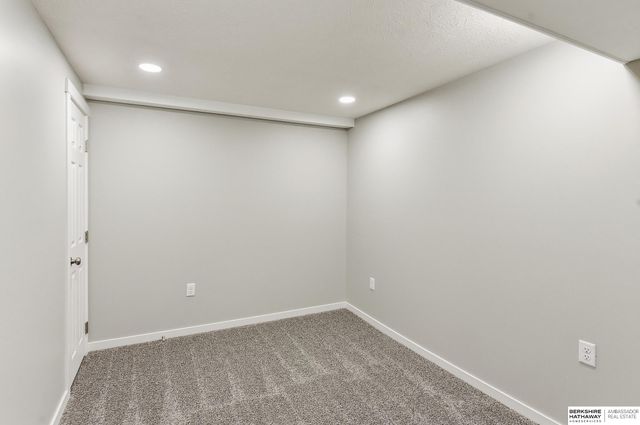 1204 W 15th Avenue, Bellevue, NE 68005