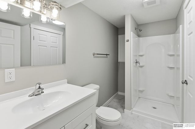 1204 W 15th Avenue, Bellevue, NE 68005