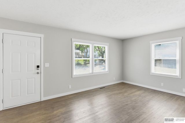 1204 W 15th Avenue, Bellevue, NE 68005