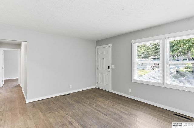 1204 W 15th Avenue, Bellevue, NE 68005