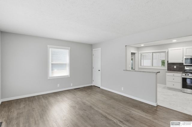 1204 W 15th Avenue, Bellevue, NE 68005