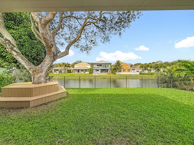 1143 Canoe Point, Delray Beach, FL 33444