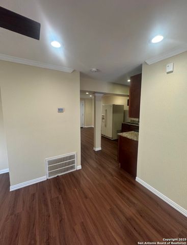 219 W Silver Sands Dr Apt 1, San Antonio, TX 78216