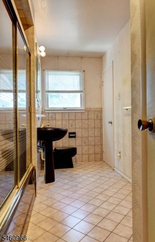 14 Apollo Dr, Jefferson Twp., NJ 07438