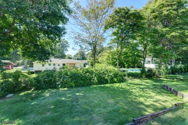 14 Apollo Dr, Jefferson Twp., NJ 07438