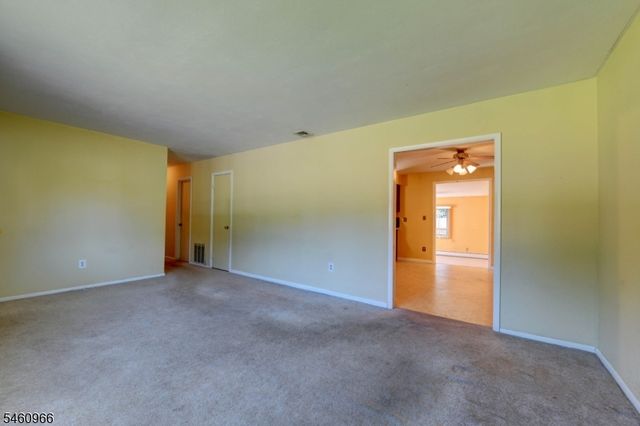 14 Apollo Dr, Jefferson Twp., NJ 07438