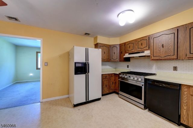 14 Apollo Dr, Jefferson Twp., NJ 07438