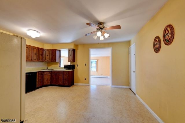 14 Apollo Dr, Jefferson Twp., NJ 07438
