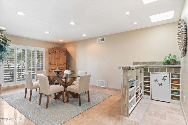 5601 E CHARTER OAK Road, Scottsdale, AZ 85254