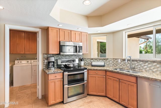 5601 E CHARTER OAK Road, Scottsdale, AZ 85254