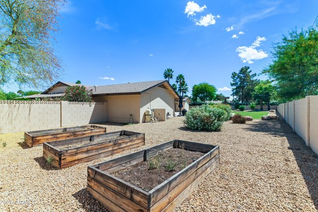 5601 E CHARTER OAK Road, Scottsdale, AZ 85254