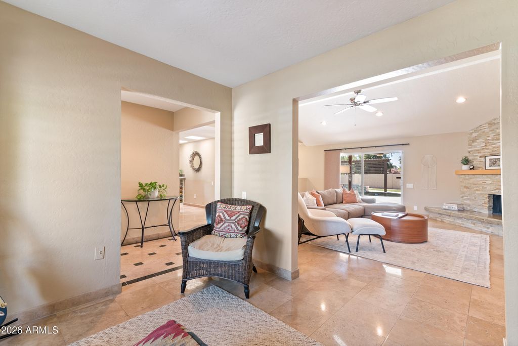 Image 11 of property listing at 5601 E CHARTER OAK Road, Scottsdale, AZ 85254